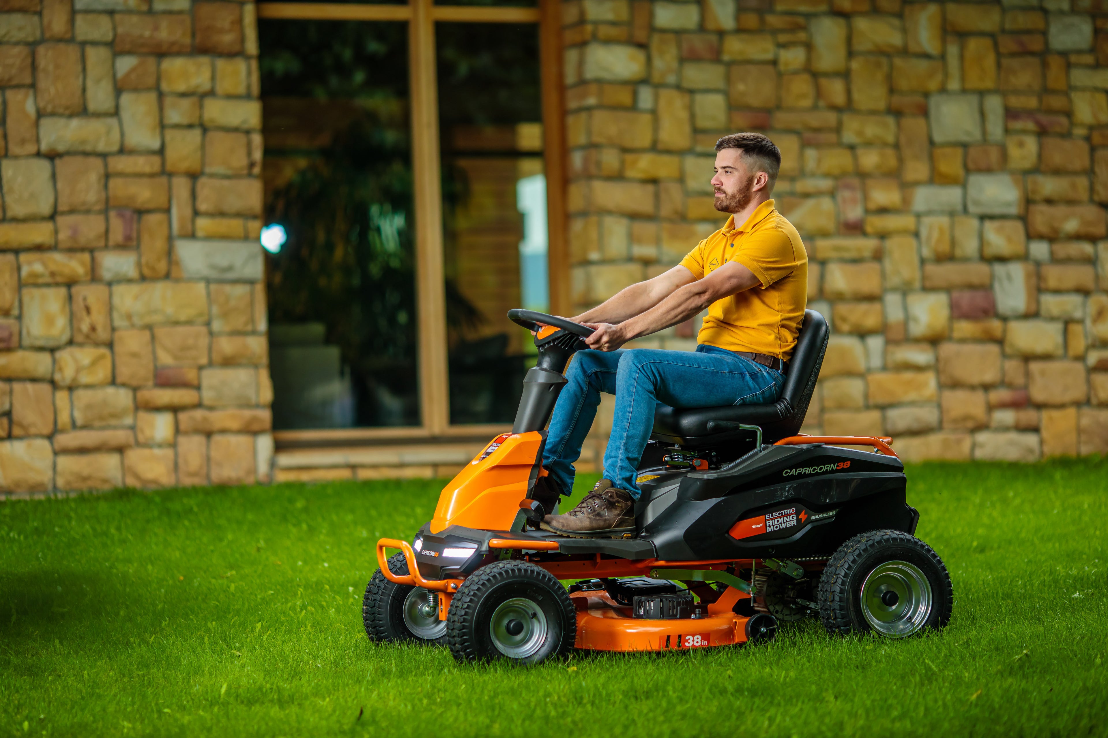 CAPRICORN 38 electric ride-on mower