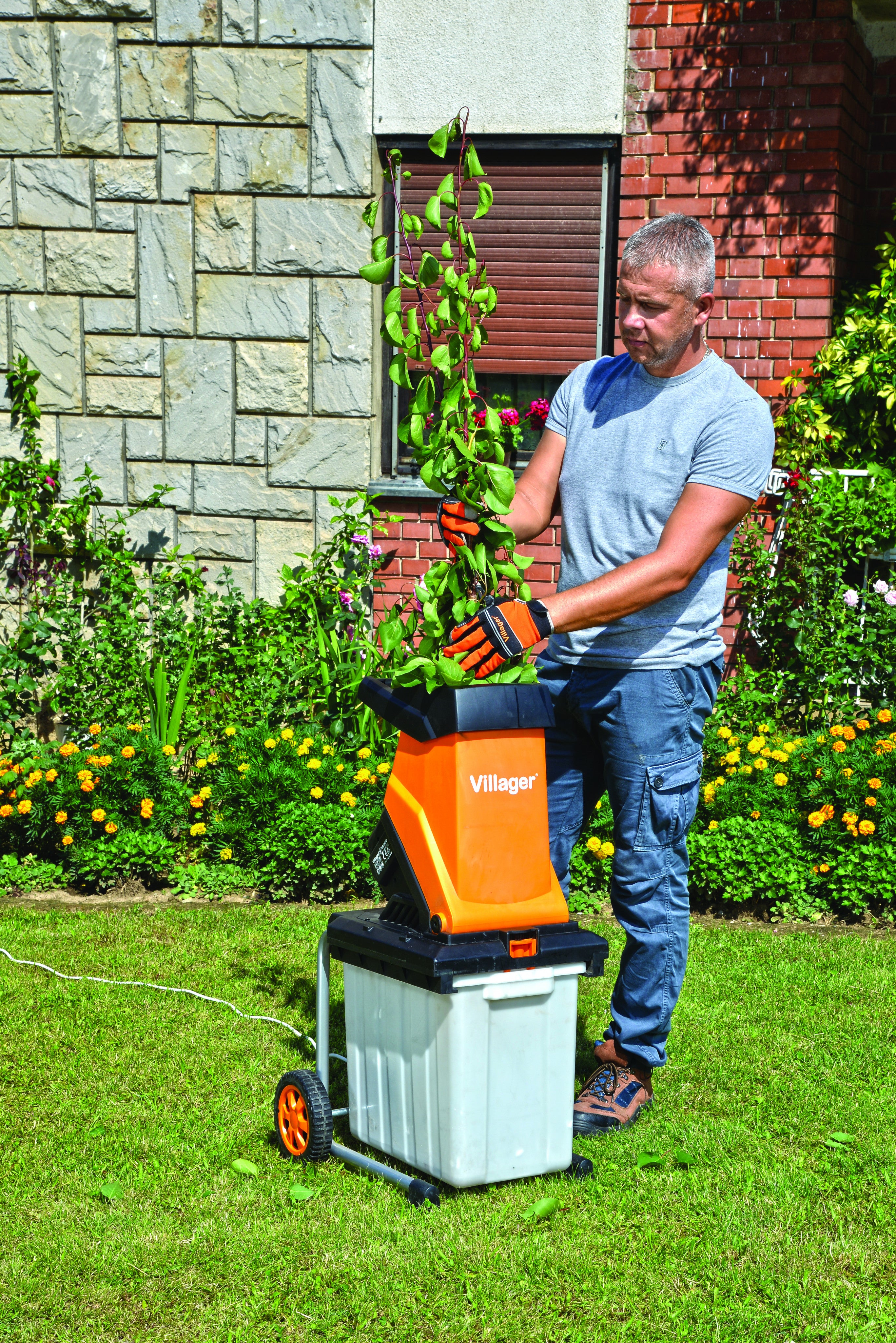 VC 2500 electric wood chipper