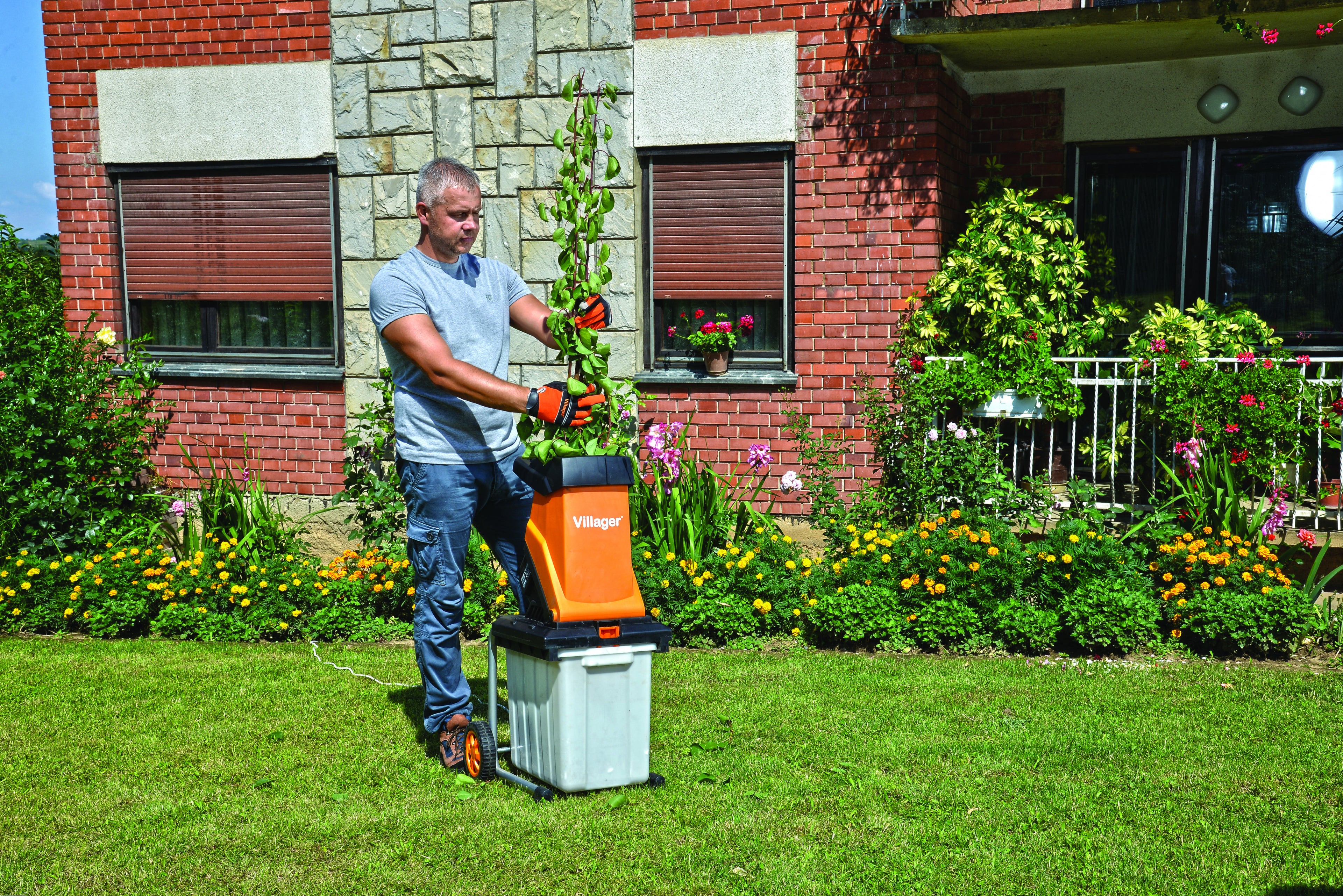 VC 2500 electric wood chipper