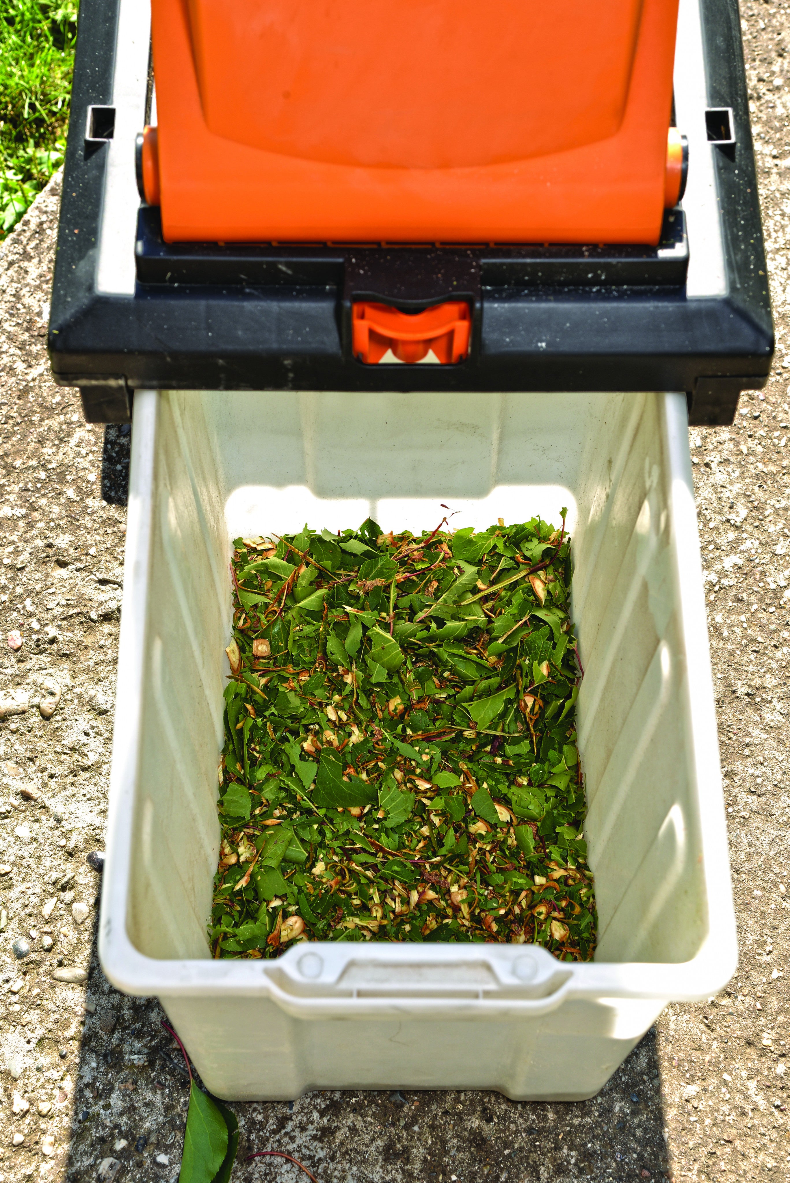 VC 2500 electric wood chipper