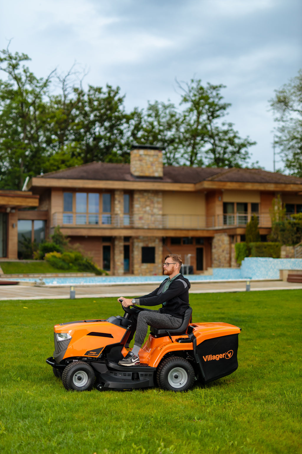 VT 1025 HD lawn tractor