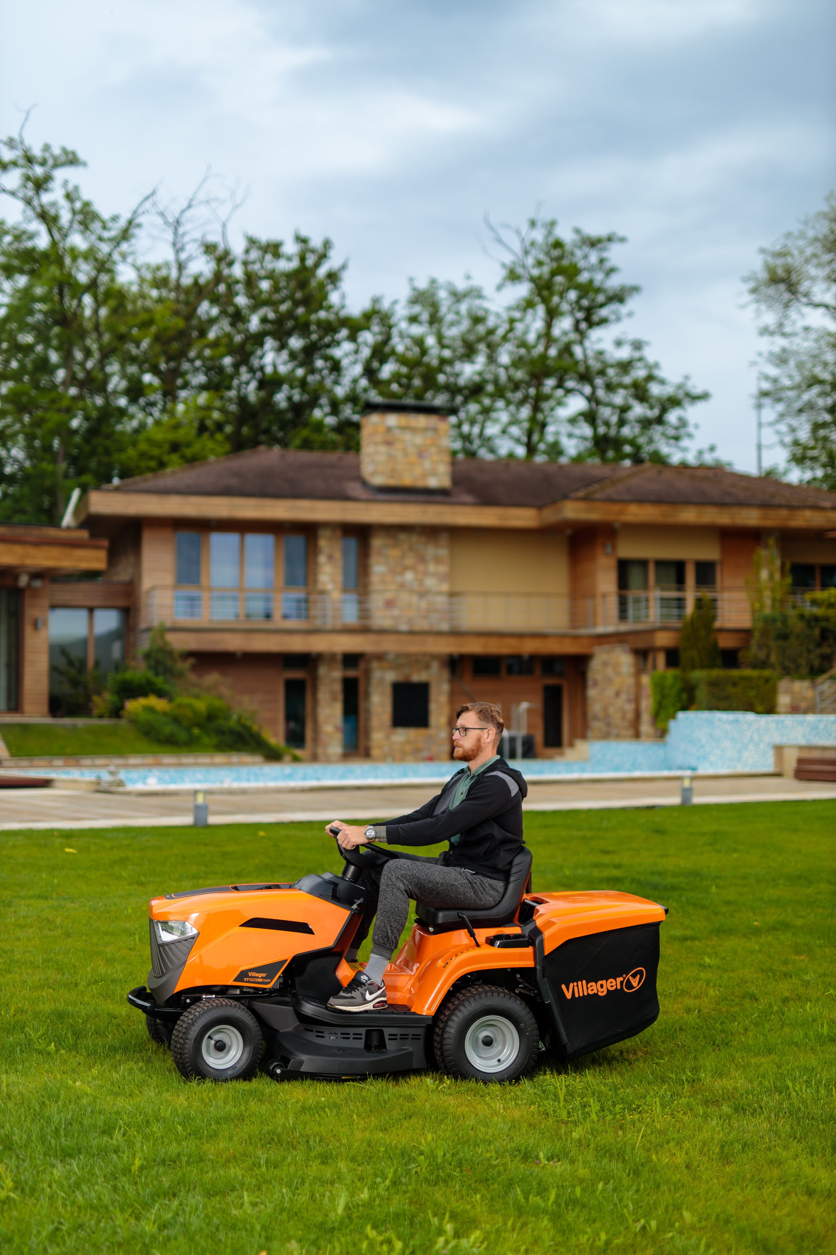 VT 1025 HD lawn tractor