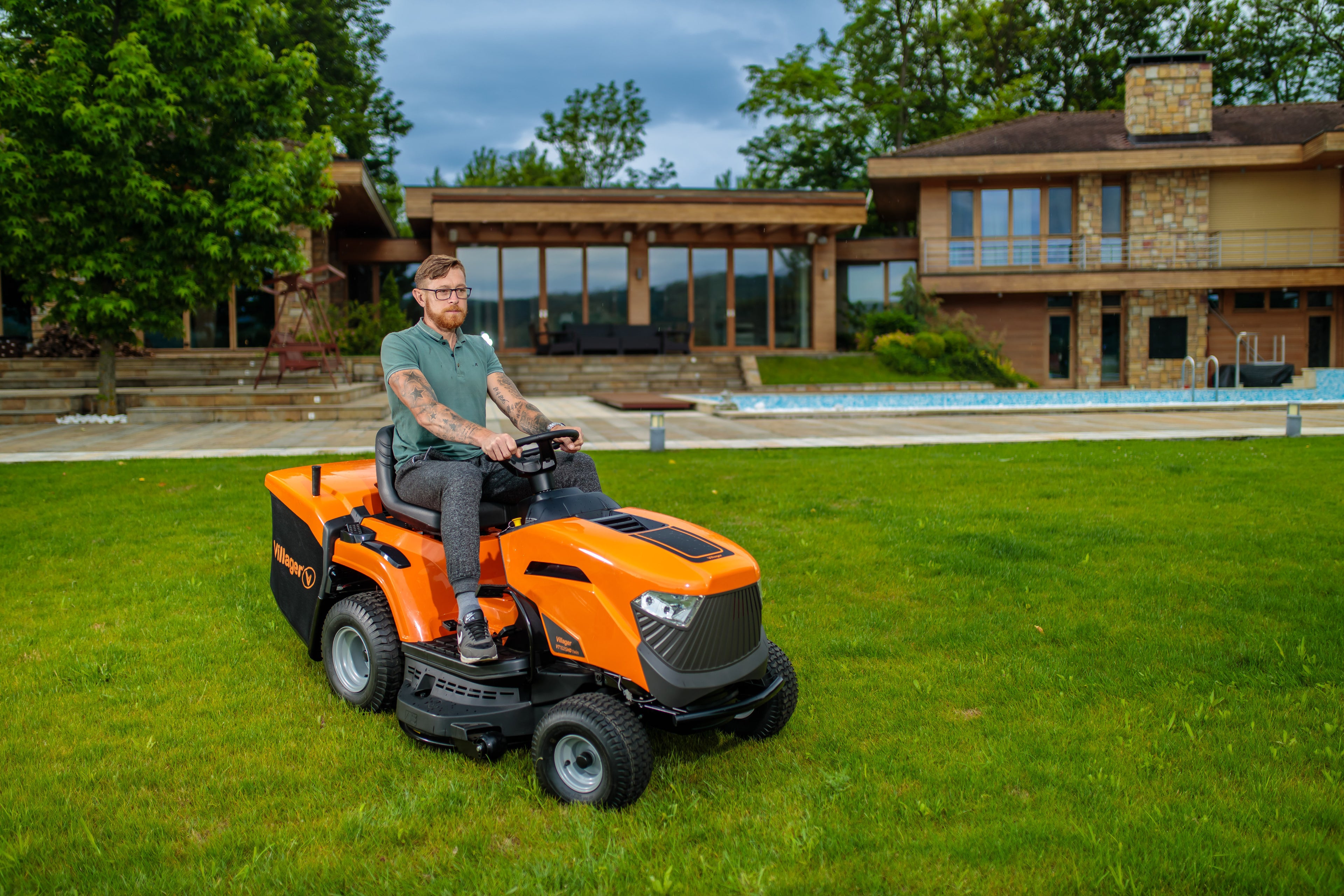 VT 1025 HD lawn tractor