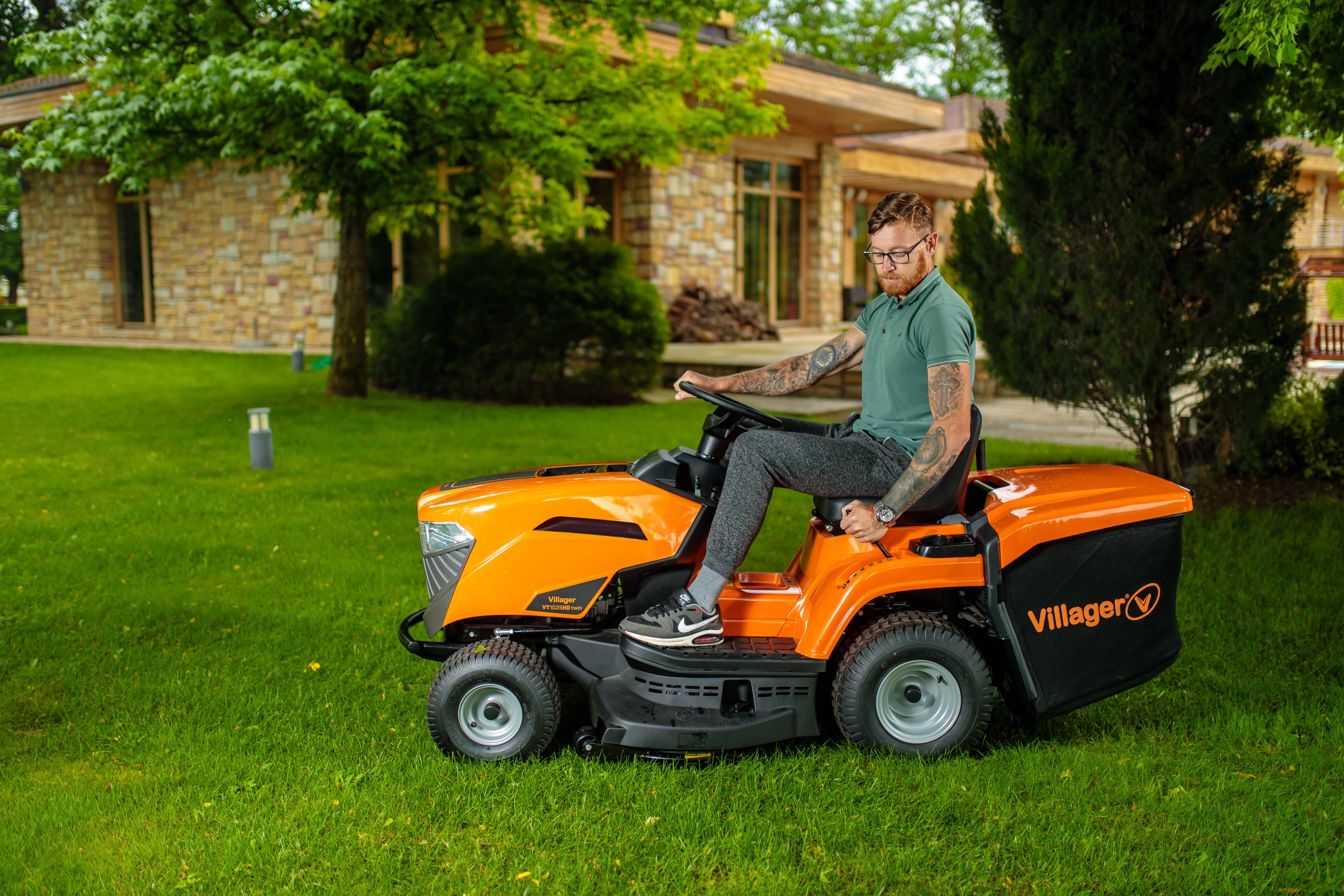VT 1025 HD lawn tractor