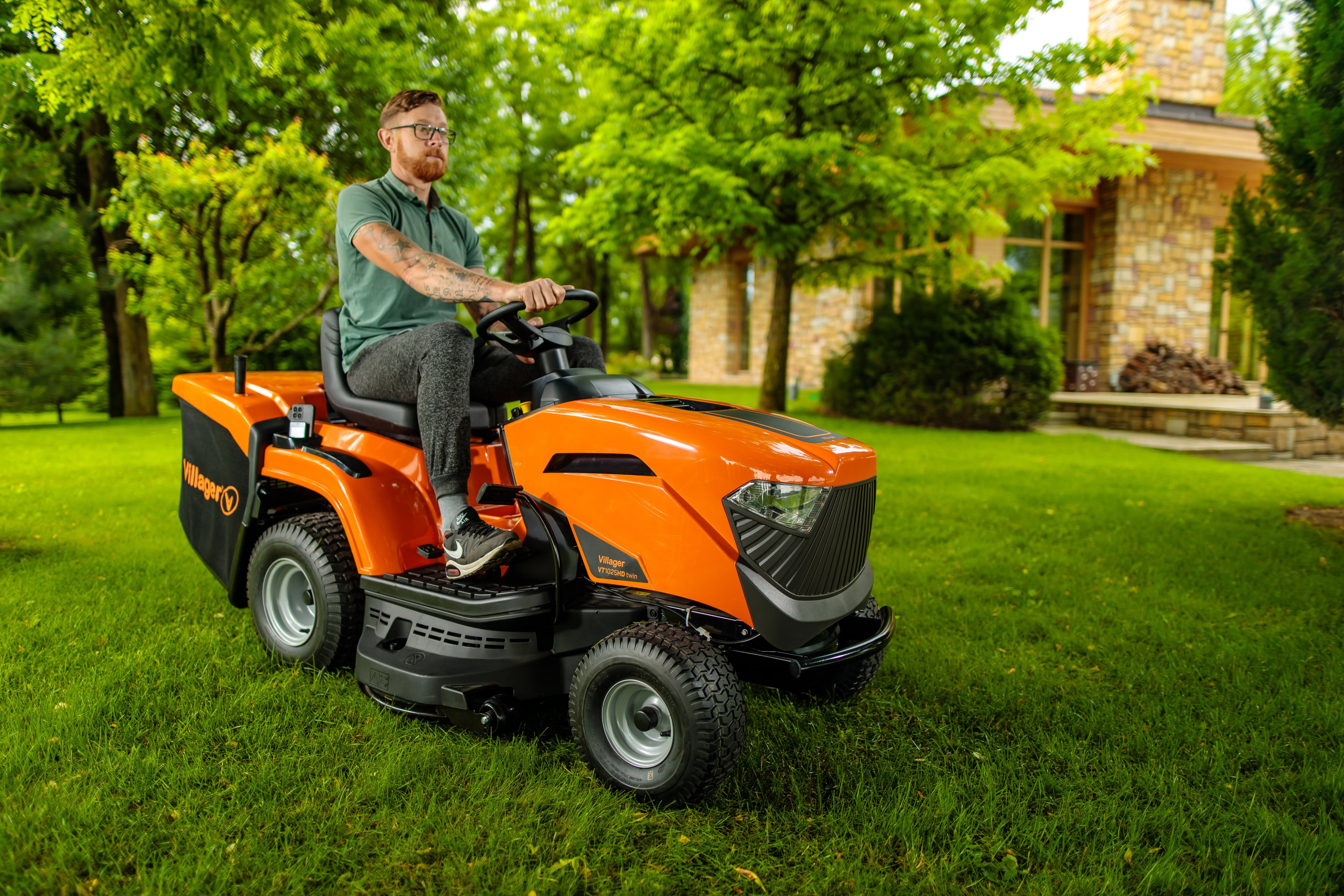 VT 1025 HD lawn tractor