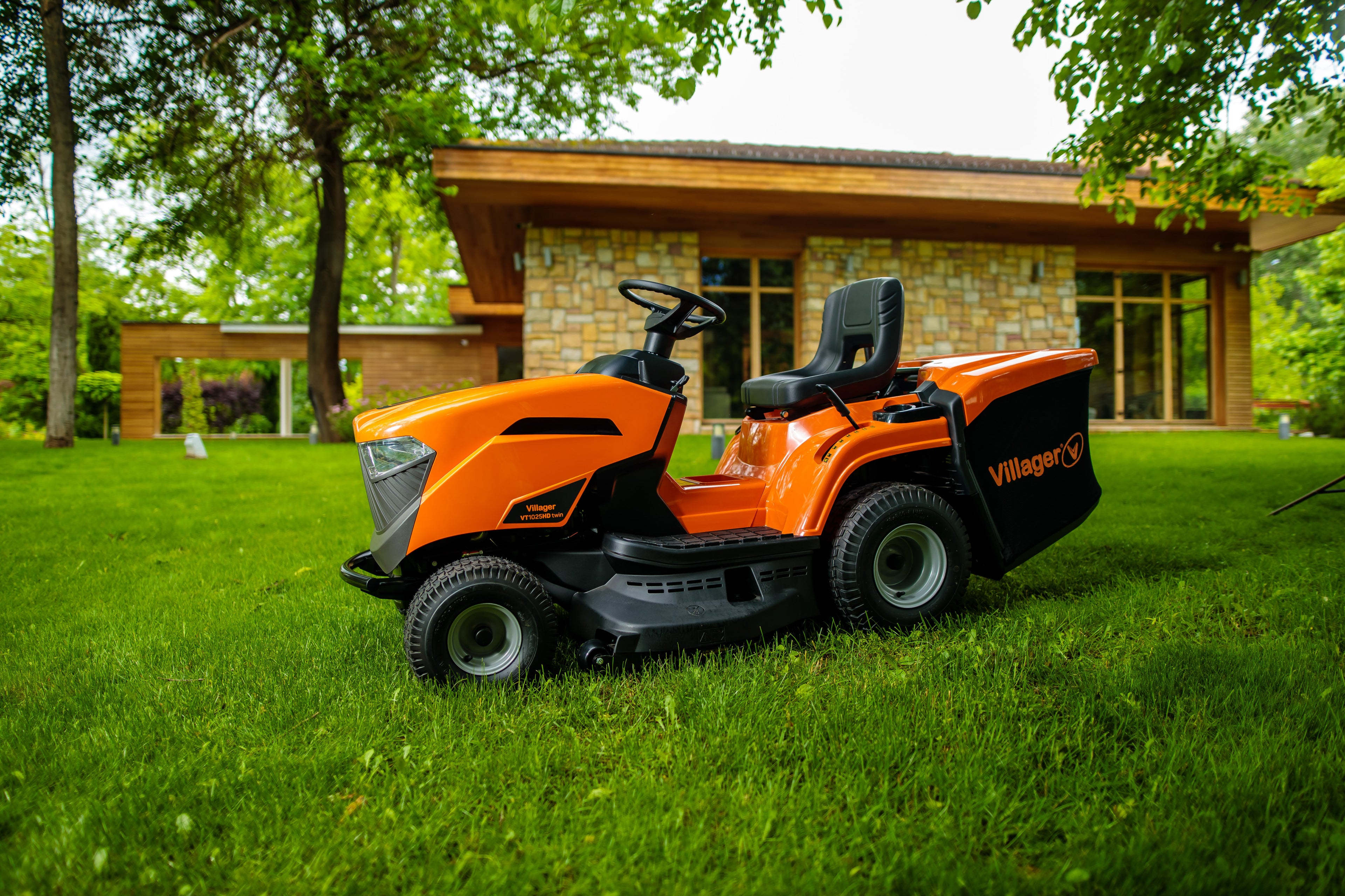 VT 1025 HD lawn tractor